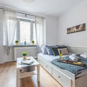 Апартаменты Marszalkowska 83 - Bezplatny Parking - Free Parking - W Pelni Wyposazona Kuchnia - 500m Do Dworca Centralnego - Okna Od Strony Dziedzinca - Wifi - Smart Tv, Варшава